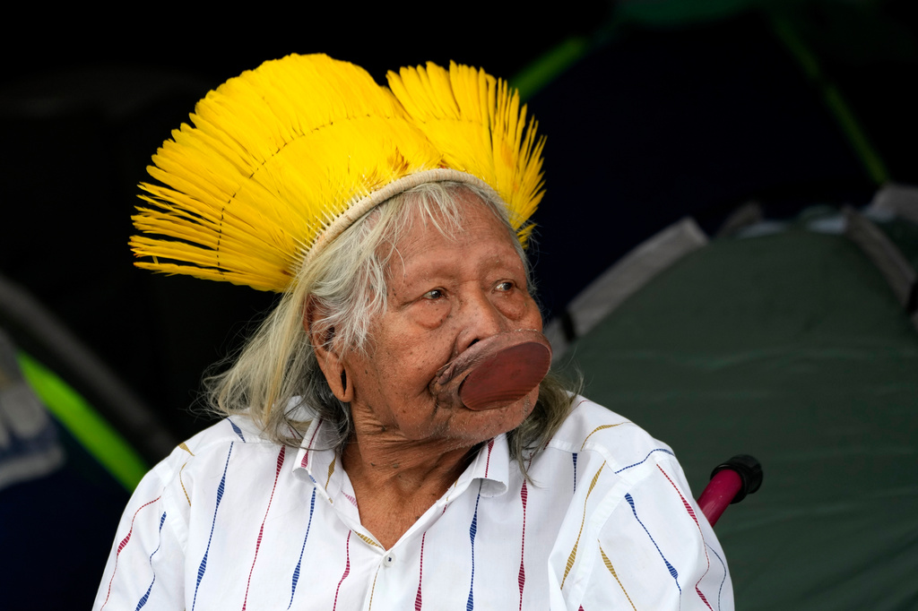 FILE - Kayapo leader Raoni Metuktire looks on in Brasilia, Brazil, April 9, 2026. (AP Photo/Eraldo Peres, File)