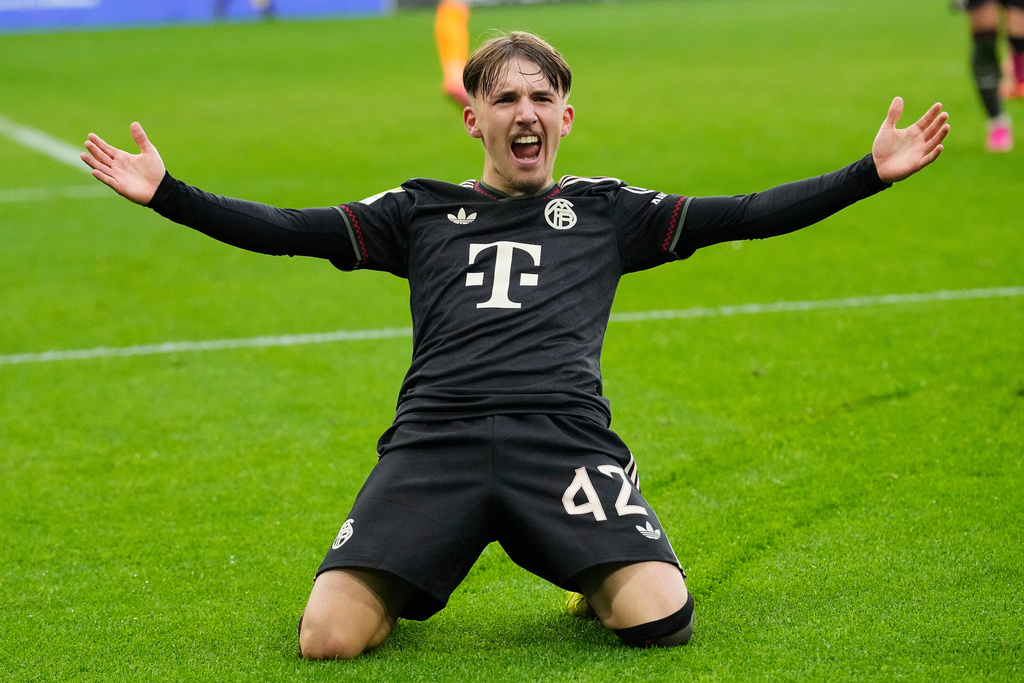 Bayern's Lennart Karl celebrates after scoring his side's third goal during the German Bundesliga soccer match between Borussia Moenchengladbach and Bayern Munich in Moenchengladbach, Germany, Saturday, Oct. 25, 2025. (AP Photo/Martin Meissner)