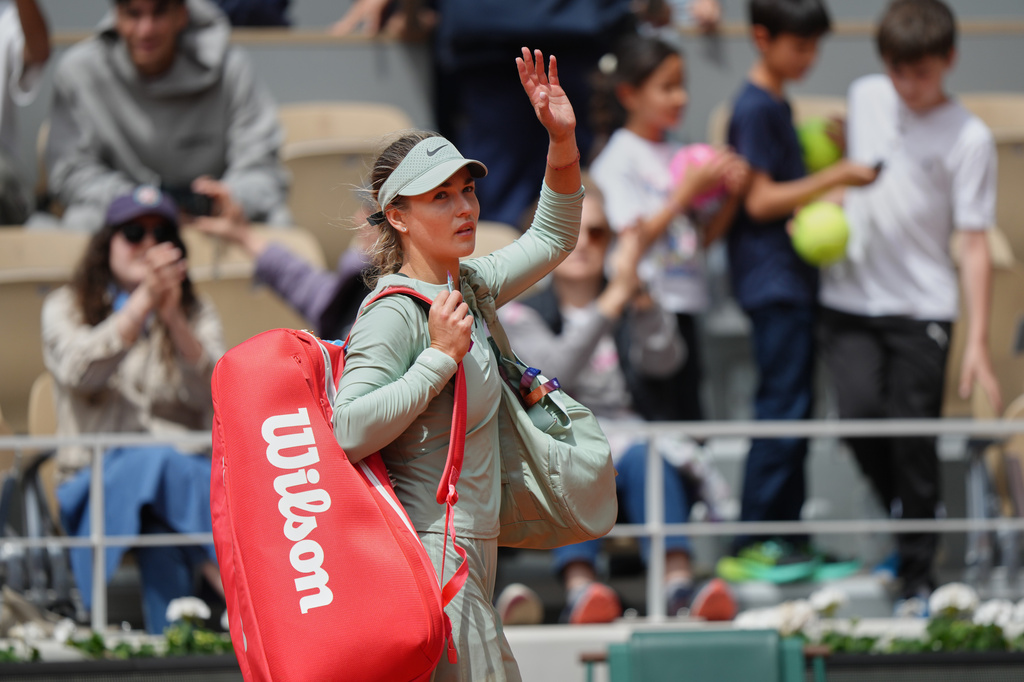 Russia's Anna Kalinskaya walks off the court after the quarterfinal tennis match against Poland's Maja Chwalinska at the French Open in Paris, Wednesday, June 3, 2026. (AP Photo/Aurelien Morissard)