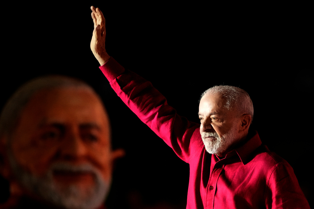 Brazilian President Luiz Inacio Lula da Silva, who is running for reelection, waves to supporters during a campaign rally in the Ceilandia neighborhood of Brasilia, Brazil, Wednesday, Sept. 16, 2026. (AP Photo/Eraldo Peres)
