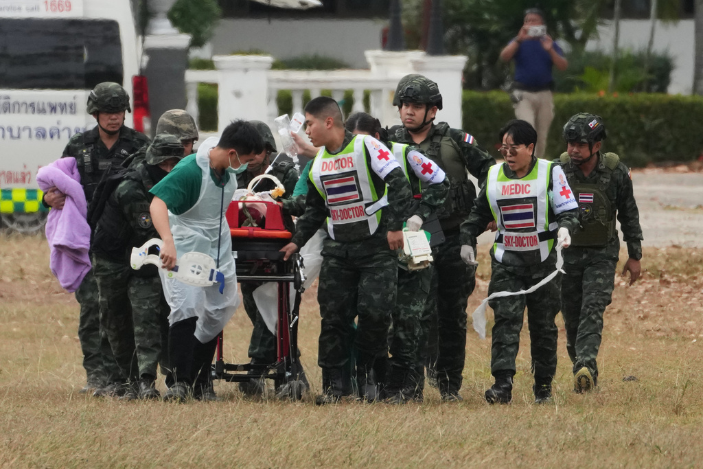 An wounded Thai soldier is carried to be transferred to a hospital, in Surin province, Thailand, Wednesday, Dec. 10, 2025, following clashes between Thai and Cambodian soldiers. (AP Photo/Sakchai Lalit)