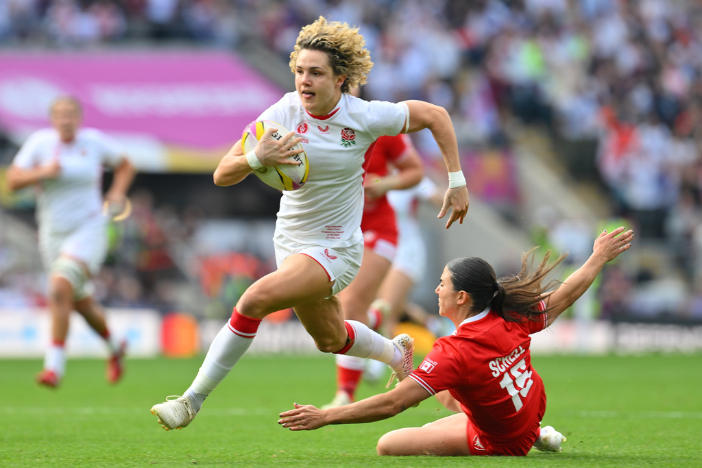 England's Ellie Kildunne runs to score a try during the Women's Rugby World Cup final match between England and Canada at the Allianz Stadium, Twickenham in London, Saturday, Sept. 27, 2025.(AP Photo/Anthony Upton)