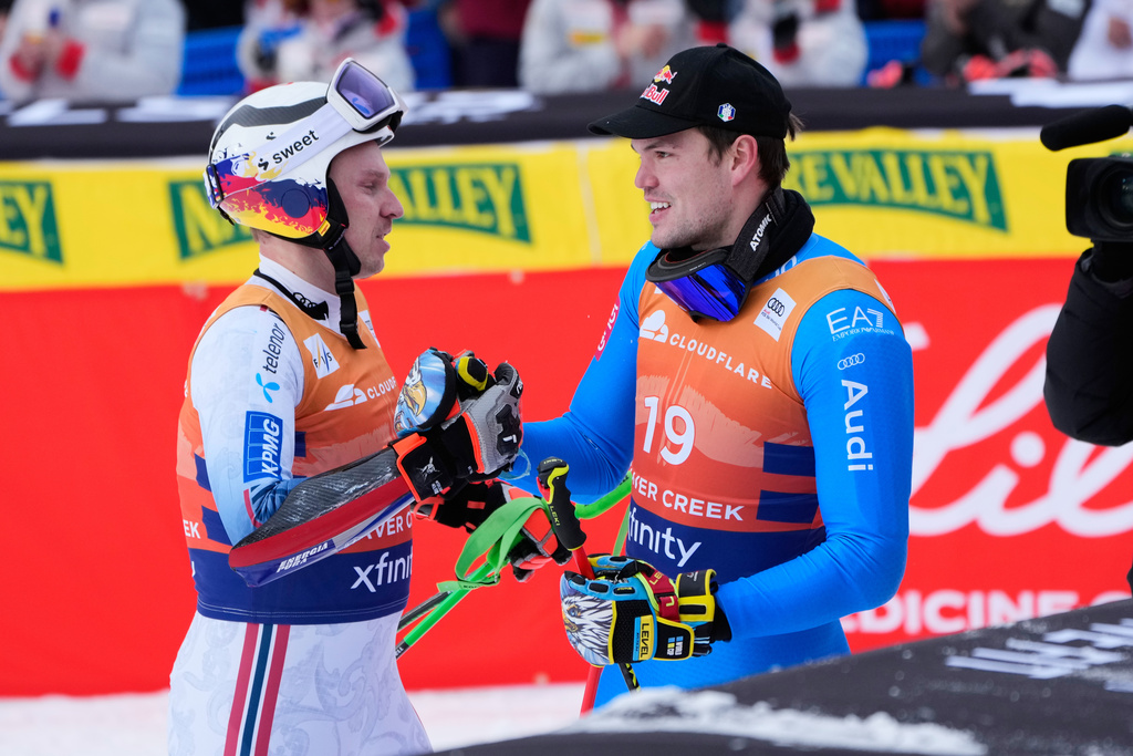 Norway's Henrik Kristoffersen shakes hands with Italy's Alex Vinatzer at the finish line during a World Cup men's giant slalom skiing race, Sunday, Dec. 7, 2025, in Beaver Creek, Colo. (AP Photo/John Locher)