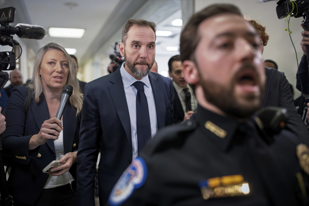 Former Justice Department special counsel Jack Smith, center, is escorted by Capitol Police through a crush of reporters as he arrives to testify before the House Judiciary Committee about his investigations into President Donald Trump, Thursday, Jan. 22, 2026 at the Capitol in Washington. (AP Photo/J. Scott Applewhite)
