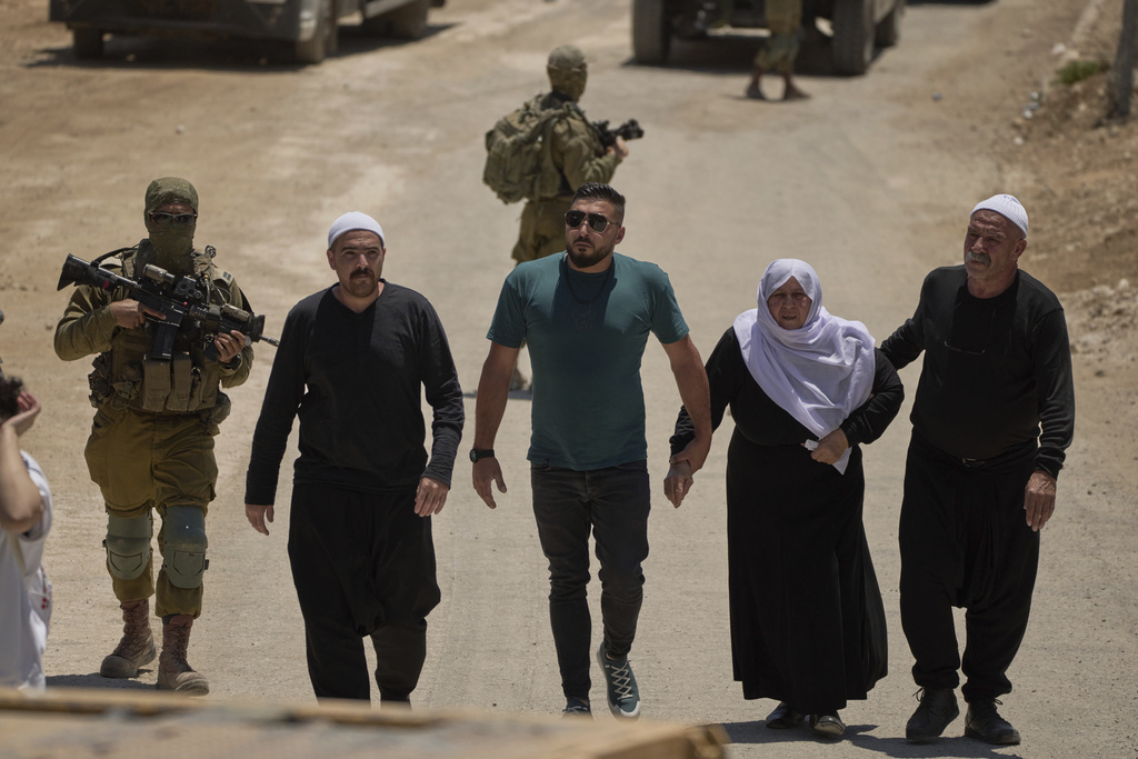 Syrian forces who fought Druze militias leave Sweida province under…