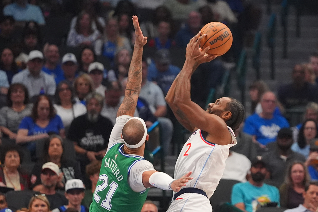 Los Angeles Clippers forward Kawhi Leonard (2) shoots against Dallas Mavericks forward Daniel Gafford (21) during the first half of an NBA basketball game in Dallas, Saturday, March 21, 2026. (AP Photo/LM Otero)
