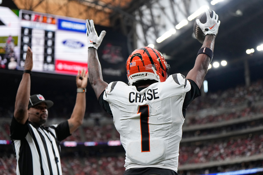 Cincinnati Bengals wide receiver Ja'marr Chase (1) celebrates after catching a pass for a touchdown during the first half of an NFL football game against the Houston Texans in Houston, Sunday, Sept. 20, 2026. (AP Photo/Ashley Landis)
