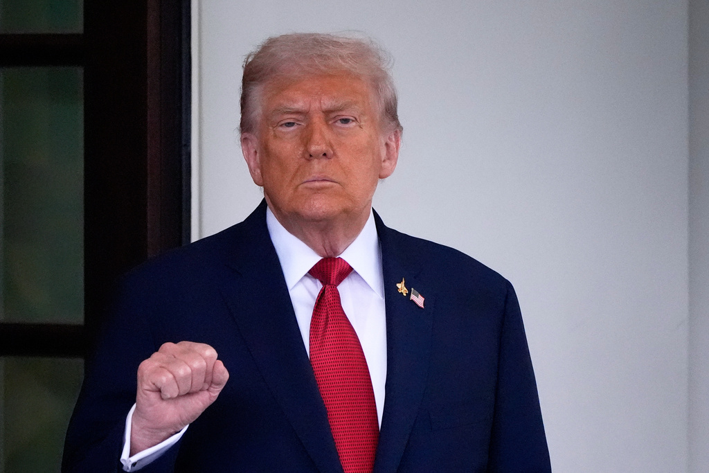 President Donald Trump walks out to greet Turkish President Recep Tayyip Erdogan at the White House, Thursday, Sept. 25, 2025, in Washington. (AP Photo/Alex Brandon)