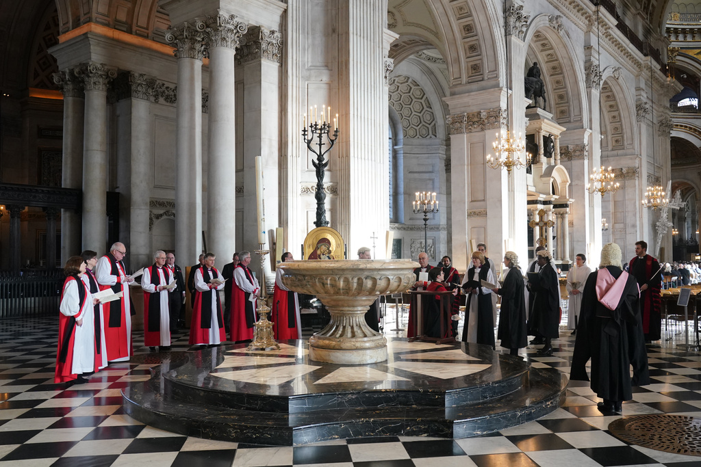 Dame Sarah Mullally, center right, ahead of her Confirmation of Election ceremony legally confirming her as the new Archbishop of Canterbury, at St Paul's Cathedral, central London, Wednesday Jan. 28, 2026. (Gareth Fuller/Pool via AP)