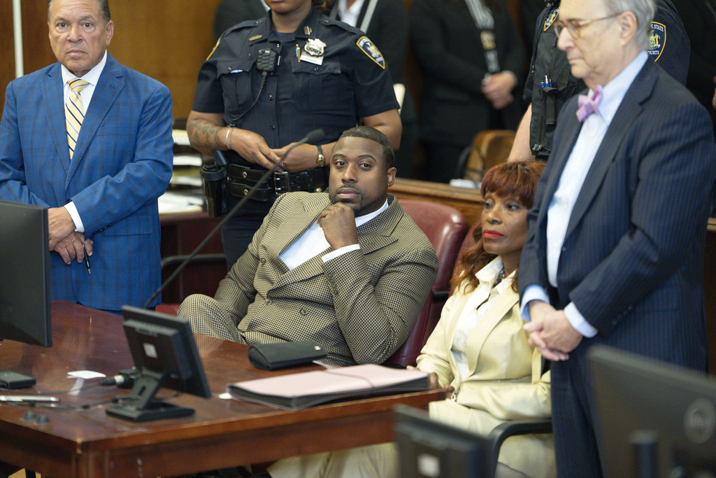 Former NYC Mayor Eric Adam's Chief of Staff Ingrid Lewis-Martin and son Glenn Martin II appear for arraignment on corruption charges in Manhattan criminal court, Thursday, Aug. 21, 2025, in New York. (Steven Hirsch/New York Post via AP, Pool)