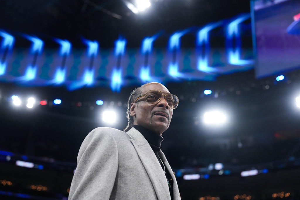 NBA analyst Snoop Dogg stands on the court before an NBA basketball game between the Los Angeles Clippers and the Golden State Warriors, Monday, Jan. 5, 2026, in Inglewood, Calif. (AP Photo/Jae C. Hong)