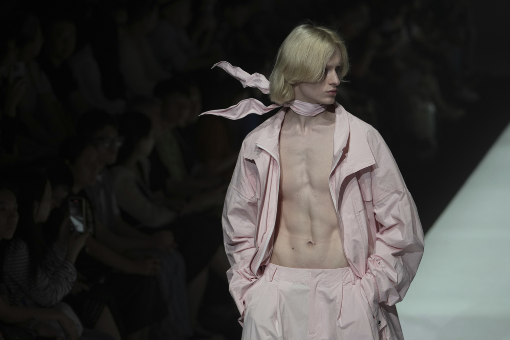 A model presents a creation by Liu Hongchao collection during the SS2026 China Fashion Week, in Beijing, China, Thursday, Sept. 11, 2025. (AP Photo/Andy Wong)