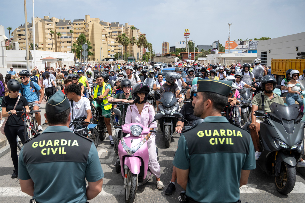 Motorists cross the Gibraltar-Spain border on the first day of passport-free travel under a new EU-U.K. treaty in La Línea de la Concepción, Spain, Wednesday, July 15, 2026. (AP Photo/Marcos Moreno)