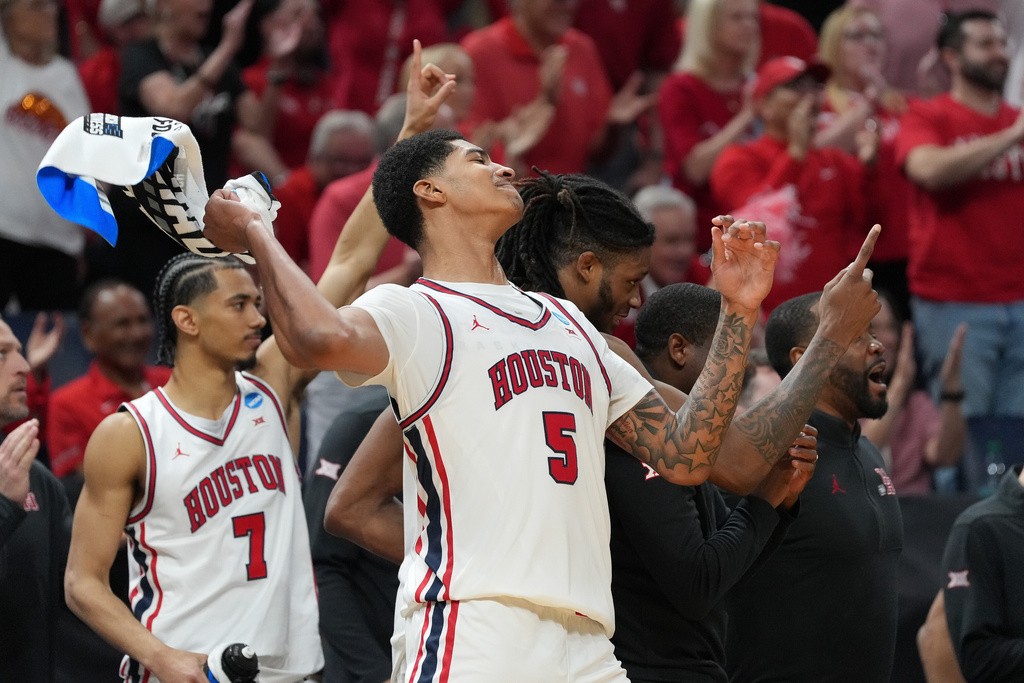Houston forward Chris Cenac Jr. (5) celebrates during the second half against Texas A&M in the second round of the NCAA college basketball tournament Saturday, March 21, 2026, in Oklahoma City. (AP Photo/Kyle Phillips)