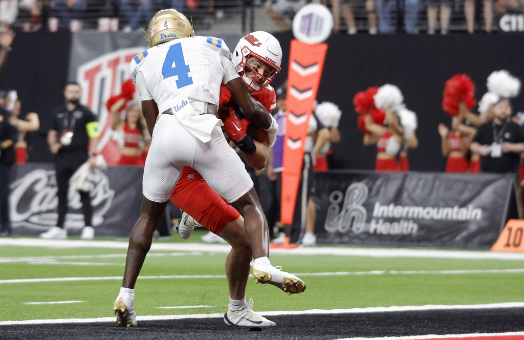 UNLV tight end Nick Elksnis (84) makes it past UCLA defensive back Key Lawrence (4) for a touchdown during the first half of an NCAA college football game Saturday, Sept. 6, 2025, in Las Vegas. (Steve Marcus/Las Vegas Sun via AP)