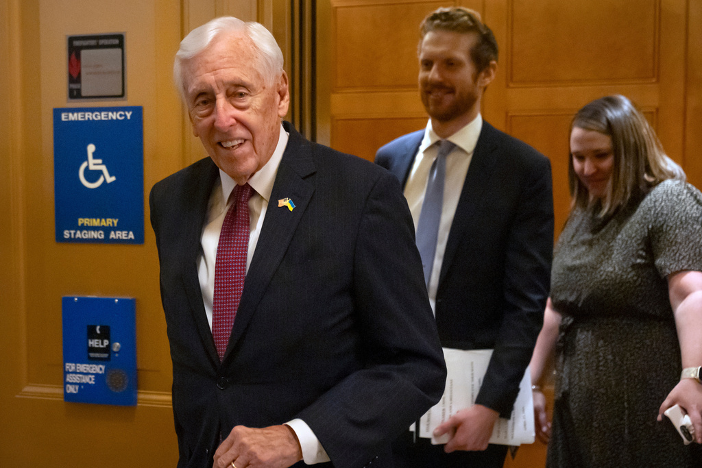 Rep. Steny Hoyer, D-Md., leaves after speaking on the House floor at the Capitol, Thursday, Jan. 8, 2026, in Washington. (AP Photo/Mark Schiefelbein)