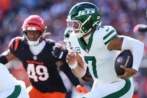 New York Jets quarterback Justin Fields (7) runs out of the pocket during the first half of an NFL football game against the Cincinnati Bengals, Sunday, Oct. 26, 2025, in Cincinnati. (AP Photo/Jeff Dean) New York Jets quarterback Justin Fields (7) runs out of the pocket during the first half of an NFL football game against the Cincinnati Bengals, Sunday, Oct. 26, 2025, in Cincinnati. (AP Photo/Jeff Dean)