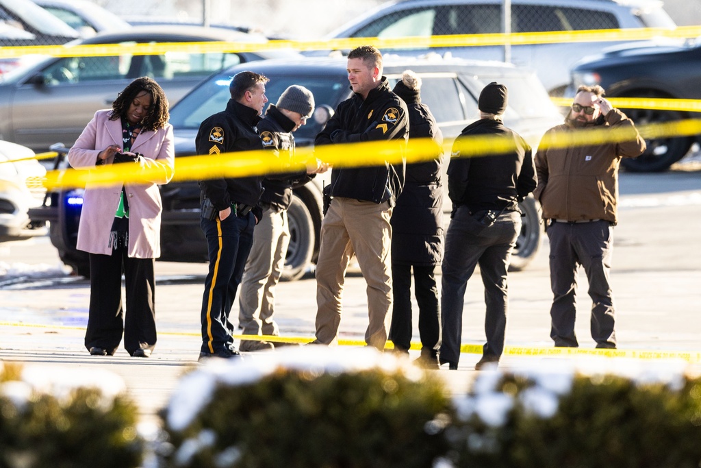 Omaha police investigate an incident at a QuikTrip gas station, that injured three officers and left the suspect dead in Omaha, Neb., Wednesday, Dec. 3, 2025. (Chris Machian/Omaha World-Herald via AP)
