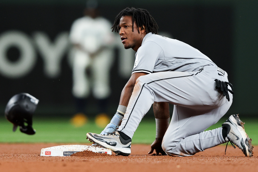 Chicago White Sox's Luisangel Acuña steals second during the eighth inning of a baseball game against the Seattle Mariners, Tuesday, May 19, 2026, in Seattle. (AP Photo/Kevin Ng)