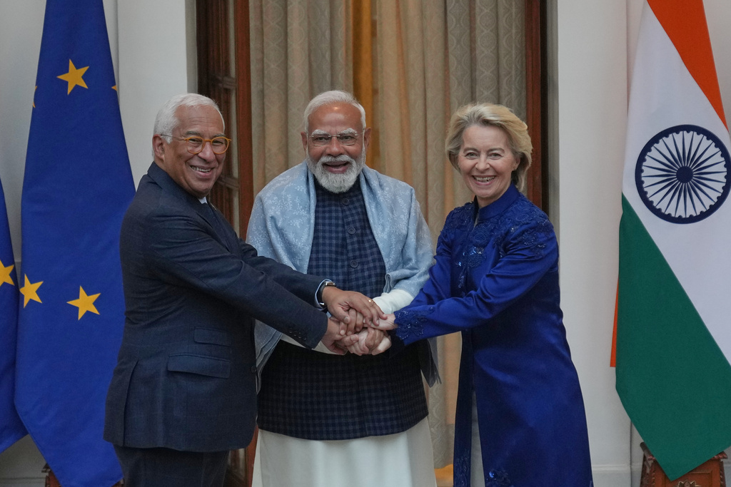 Indian Prime Minister Narendra Modi, center, welcomes European Council President Antonio Costa, left and European Commission President Ursula von der Leyen before their meeting in New Delhi, India, Tuesday, Jan. 27,2026. (AP Photo/Manish Swarup)