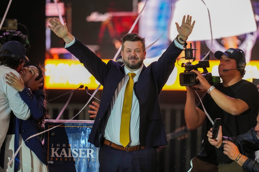 Presidential candidate Johannes Kaiser of the National Libertarian Party gestures during a rally ahead of upcoming general elections, in Santiago, Chile, Wednesday, Nov. 12, 2025. (AP Photo/Esteban Felix)