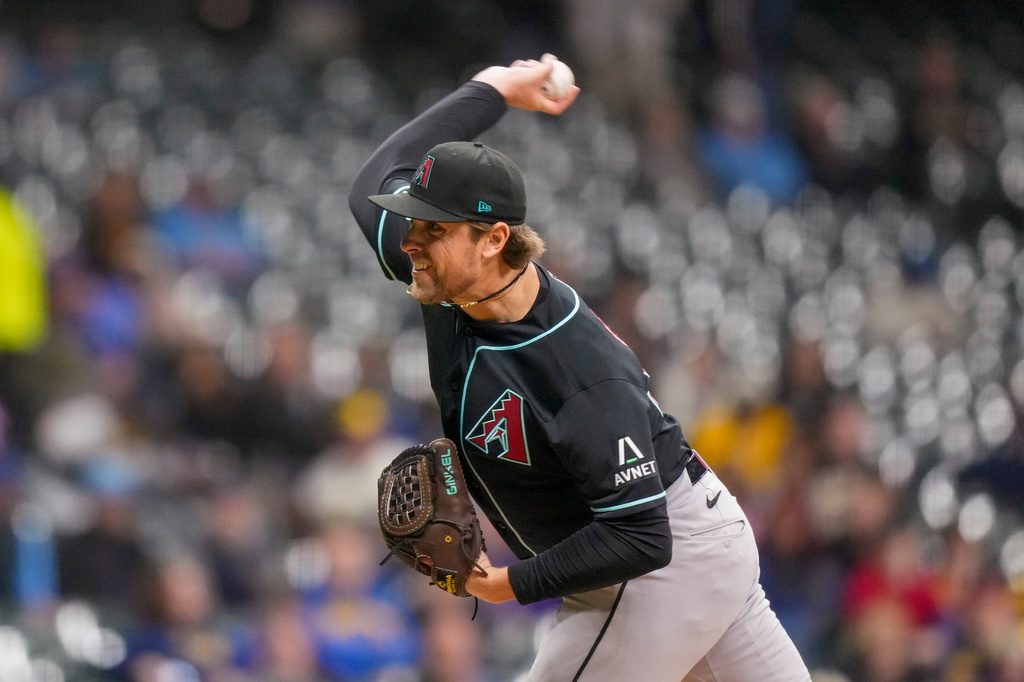Arizona Diamondbacks reliever Kevin Ginkelduring pitches the sixth inning of a baseball game Wednesday, April 29, 2026, in Milwaukee. (AP Photo/Andy Manis)