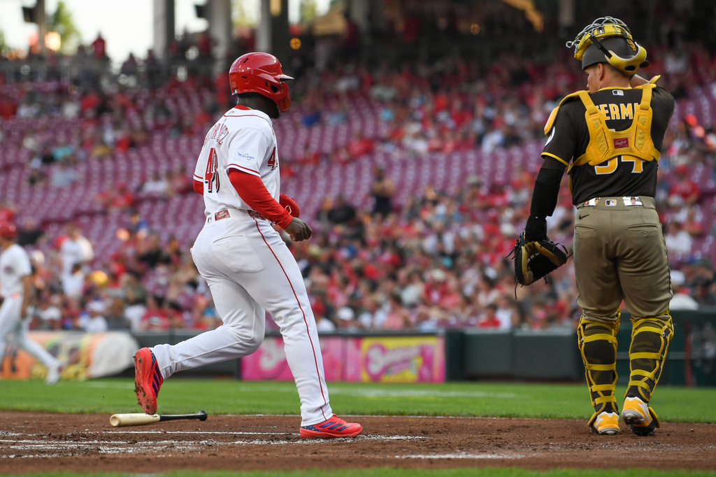 Cincinnati Reds' Héctor Rodríguez scores on a single by JJ Bleday during the first inning of a baseball game against the San Diego Padres, Tuesday, Sept. 1, 2026, in Cincinnati. (AP Photo/Tanner Pearson)