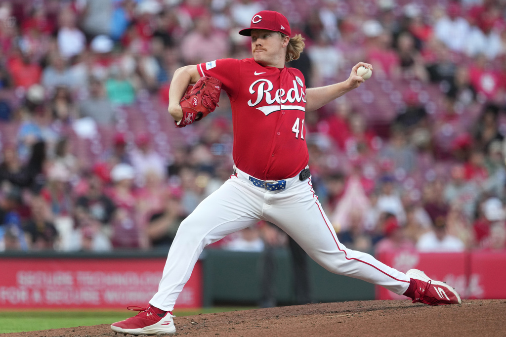 Cincinnati Reds pitcher Andrew Abbott delivers during the third inning of a baseball game against the Kansas City Royals, Tuesday, June 2, 2026, in Cincinnati. (AP Photo/Kareem Elgazzar)