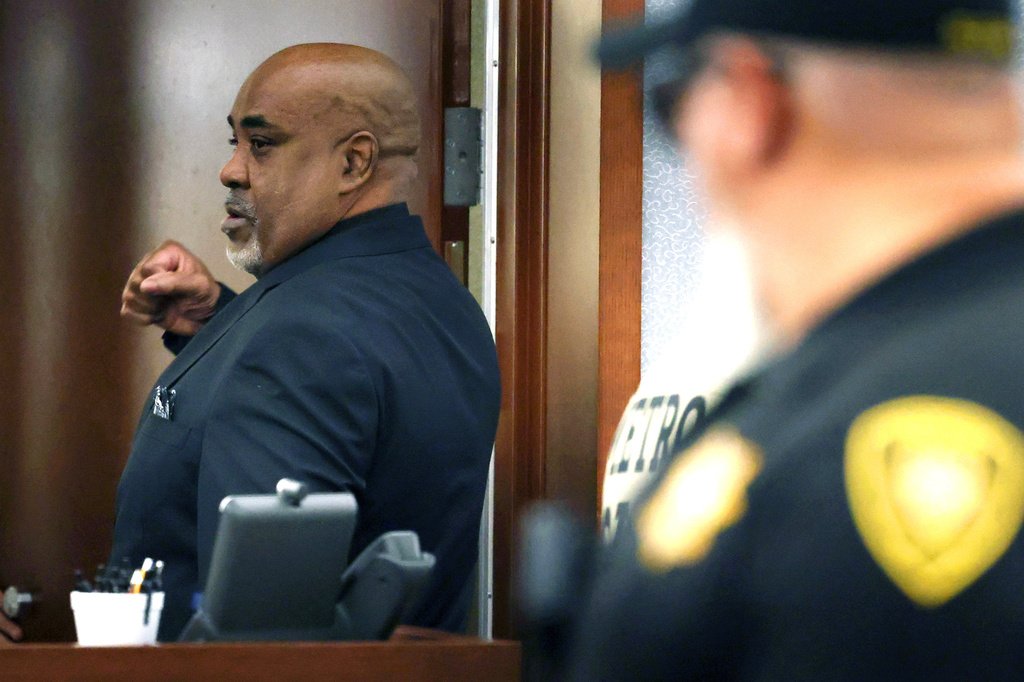 Duane Davis gestures as he is led out of a courtroom after a jury found him guilty of first-degree murder in his trial related to the 1996 killing of rapper Tupac Shakur, at Clark County District Court Regional Justice Center, Monday, Aug. 31, 2026, in Las Vegas. (Bizuayehu Tesfaye/Las Vegas Review-Journal via AP, Pool)