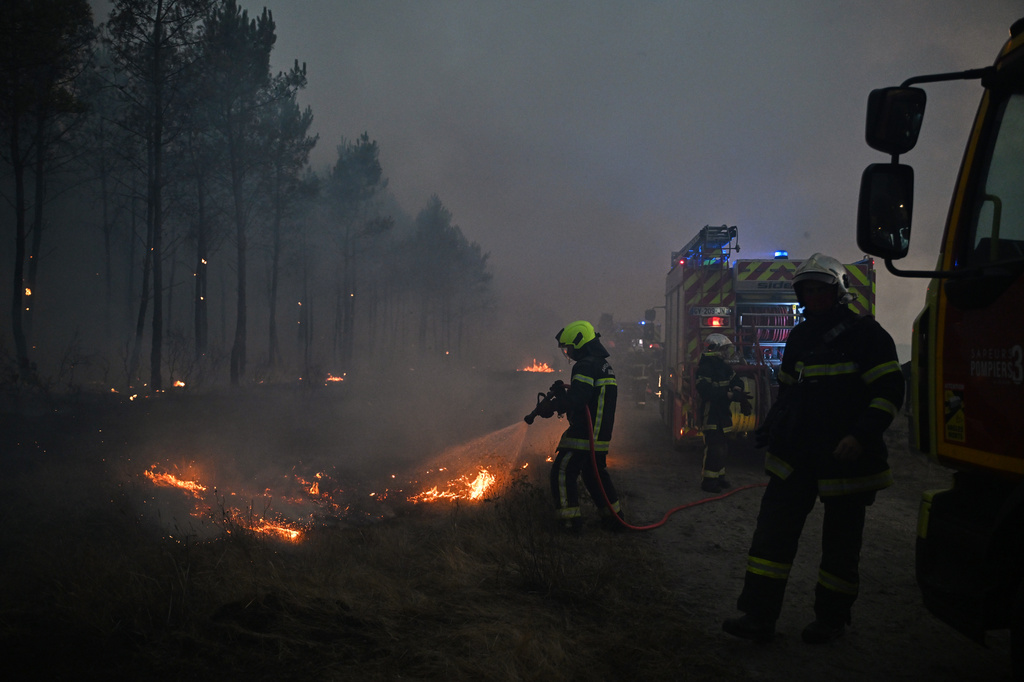Firefighters battle a wildfire near Marcheprime, outside, Bordeaux, France, Sunday, July 26, 2026. (AP Photo/Emma Da Silva)