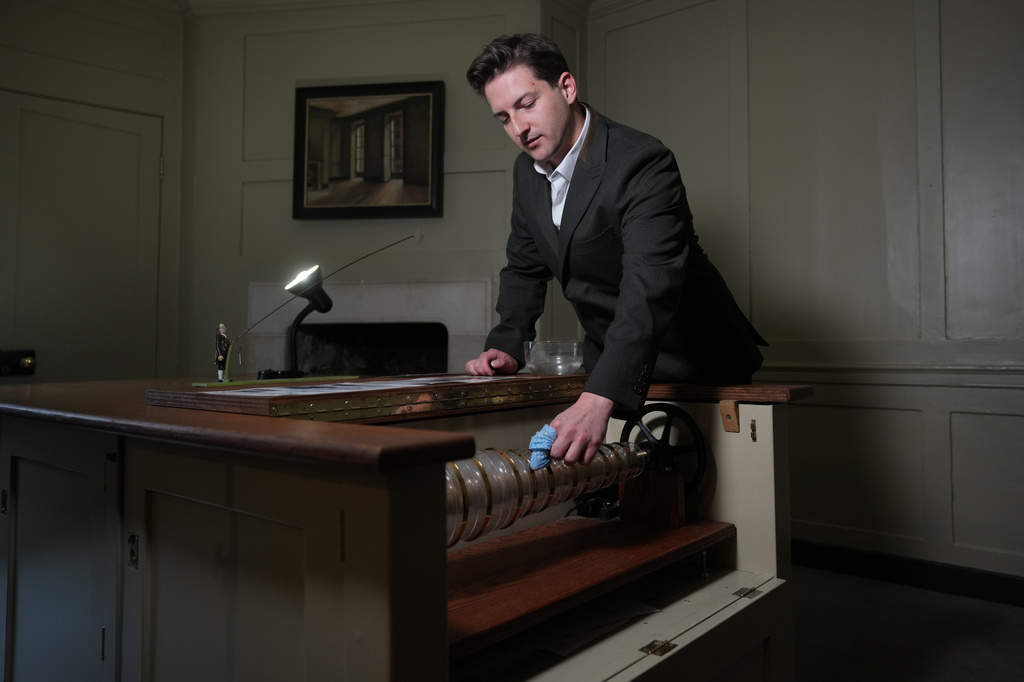 Henry Wilkinson, head of education at the Benjamin Franklin House, shows a replica of Franklin's armonica at the Benjamin Franklin House in London, Monday, May 11, 2026. (AP Photo/Kin Cheung)