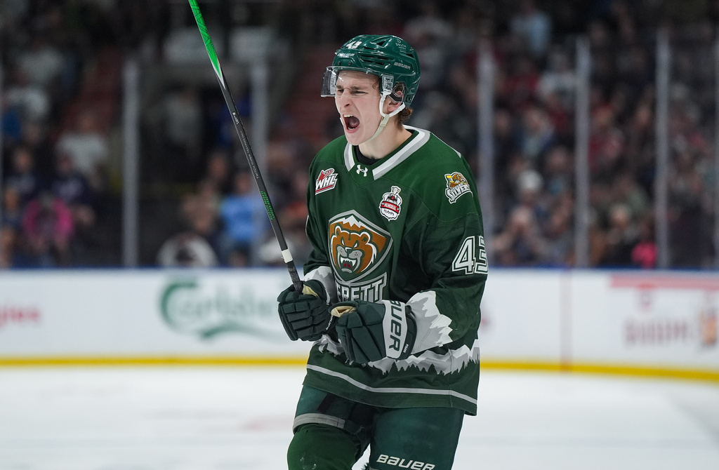 Everett Silvertips' Jaxon Pisani (43) celebrates his goal during the first period of a Memorial Cup hockey game against the Kelowna Rockets, in Kelowna, B.C., on Wednesday, May 27, 2026. (Darryl Dyck/The Canadian Press via AP)