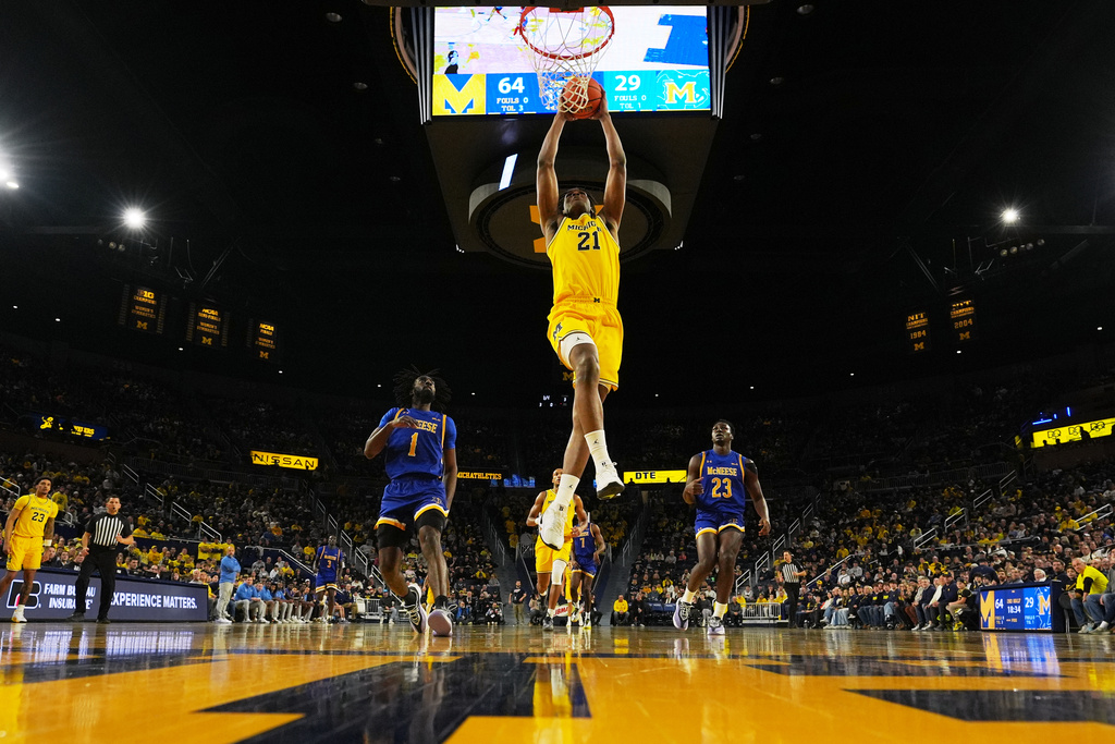 Michigan forward Morez Johnson Jr. (21) dunks the ball past McNeese guards Javohn Garcia (1) and Carl Cherenfant (23) during the second half of an NCAA college basketball game Monday, Dec. 29, 2025, in Ann Arbor, Mich. (AP Photo/Ryan Sun)
