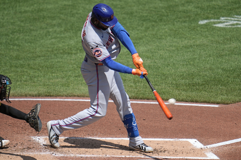 New York Mets' Luis Robert Jr. hits a two-run home run off Pittsburgh Pirates pitcher Jared Jones during the third inning of a baseball game in Pittsburgh, Sunday, Aug. 9, 2026. (AP Photo/Gene J. Puskar)
