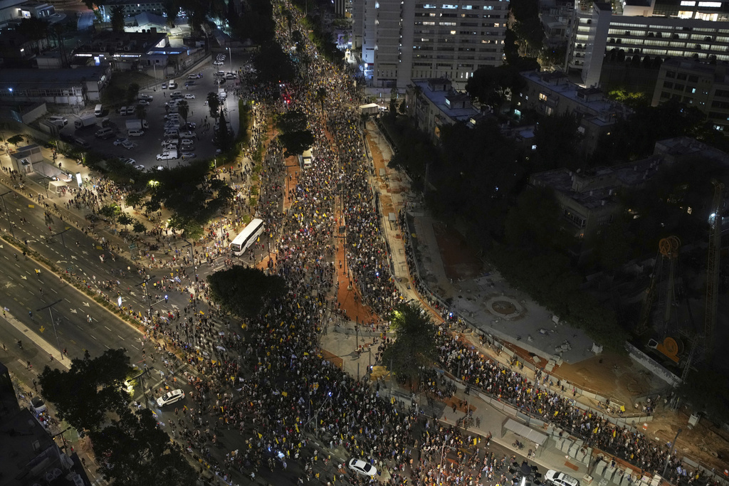 People take part in a protest demanding the immediate release of all hostages held by Hamas and calling for the end of the war in the Gaza Strip, in Tel Aviv, Israel, Tuesday, Aug. 26, 2025. (AP Photo/Ohad Zwigenberg)
