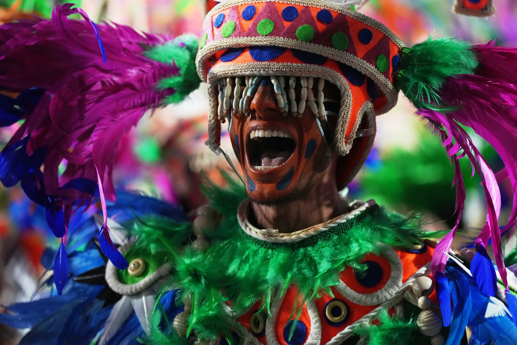 A performer from the Mangueira samba school parades during Carnival celebrations at the Sambadrome in Rio de Janeiro, Monday, Feb. 16, 2026. (AP Photo/Silvia Izquierdo)