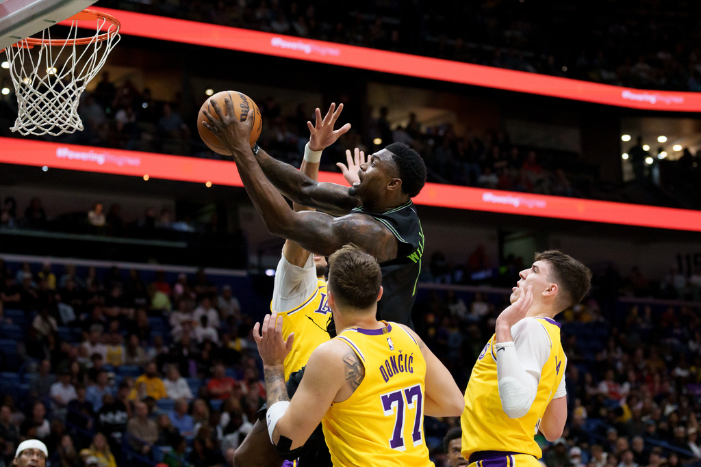 New Orleans Pelicans forward Zion Williamson shoots against center/Los Angeles Lakers forward Jaxson Hayes and forward/guard Luka Dončić (77) and forward Jake Laravia during the first half of an NBA basketball game in New Orleans, Tuesday, Jan. 6, 2026. (AP Photo/Matthew Hinton)