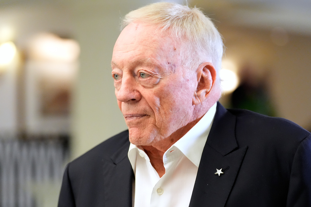 Dallas Cowboys' Jerry Jones departs the NFL owners' meetings Wednesday, Oct. 21, 2026, in New York. (AP Photo/Yuki Iwamura)