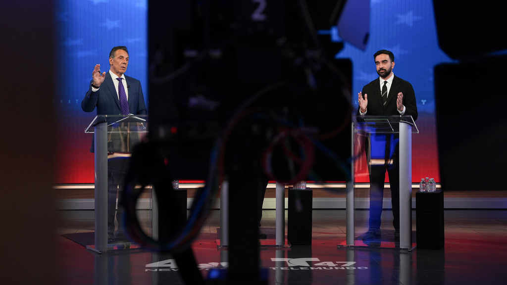 Independent candidate former New York Gov. Andrew Cuomo, left, and Democratic candidate Zohran Mamdani participate in a mayoral debate, Thursday, Oct. 16, 2025, in New York. (AP Photo/Angelina Katsanis, Pool)