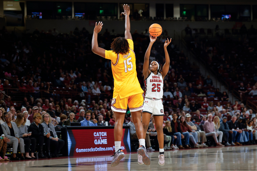South Carolina guard Raven Johnson (25) shoots against Winthrop guard Amourie Porter during the first half of an NCAA college basketball game in Columbia, S.C., Wednesday, Nov. 19, 2025. (AP Photo/Nell Redmond)