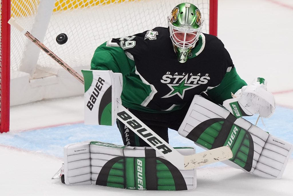 Dallas Stars goaltender Jake Oettinger defends the goal during the third period of an NHL hockey game against the Nashville Predators Saturday, Feb. 28, 2026, in Dallas. (AP Photo/LM Otero)
