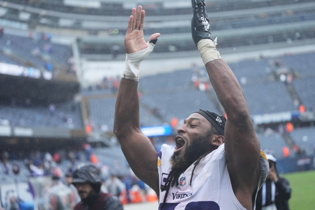 Minnesota Vikings running back Aaron Jones Sr. celebrates as he walks off the field after the Vikings defeated the Chicago Bears in an NFL football game in Chicago, Sunday, Sept. 20, 2026. (AP Photo/David Banks)