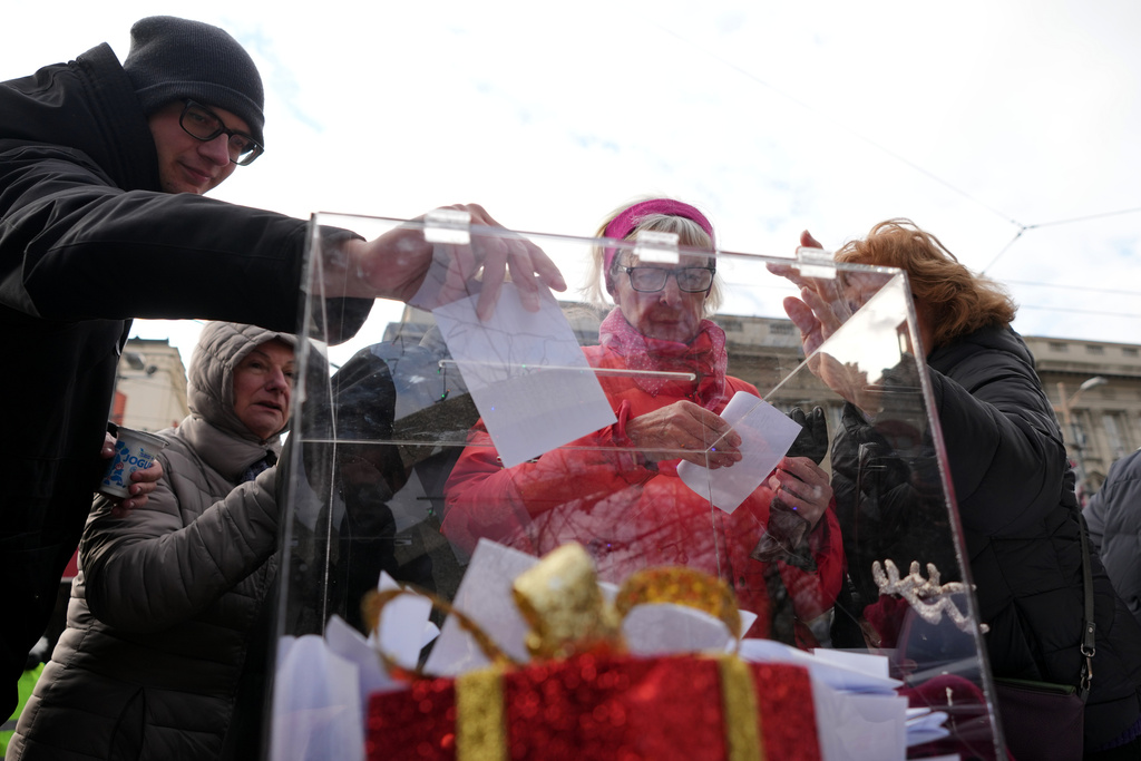 Serbia's protesting university students collect signatures for their request for an early parliamentary election, in Belgrade, Serbia, Sunday, Dec. 28, 2025. (AP Photo/Darko Vojinovic)