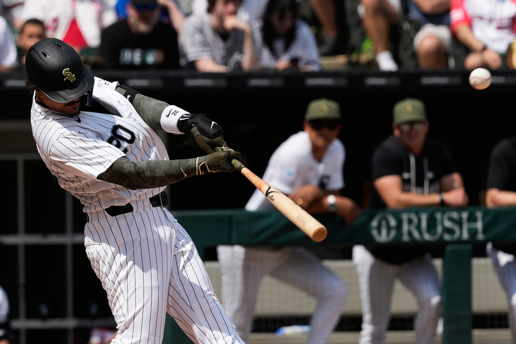 Chicago White Sox's Miguel Vargas hits a two-run double during the fifth inning of a baseball game against the Chicago Cubs in Chicago, Sunday, May 17, 2026. (AP Photo/Nam Y. Huh)