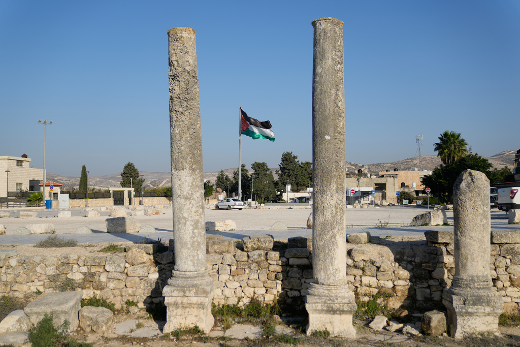 A Palestinian flag flies over the Roman historical site in the West Bank town of Sebastia Thursday, Nov. 20, 2025. (AP Photo/Nasser Nasser)