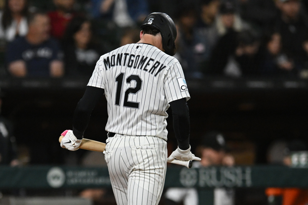 Chicago White Sox's Colson Montgomery reacts after striking out during the sixth inning of a baseball game against the Colorado Rockies, Saturday, Sept. 26, 2026, in Chicago. (AP Photo/Paul Beaty)
