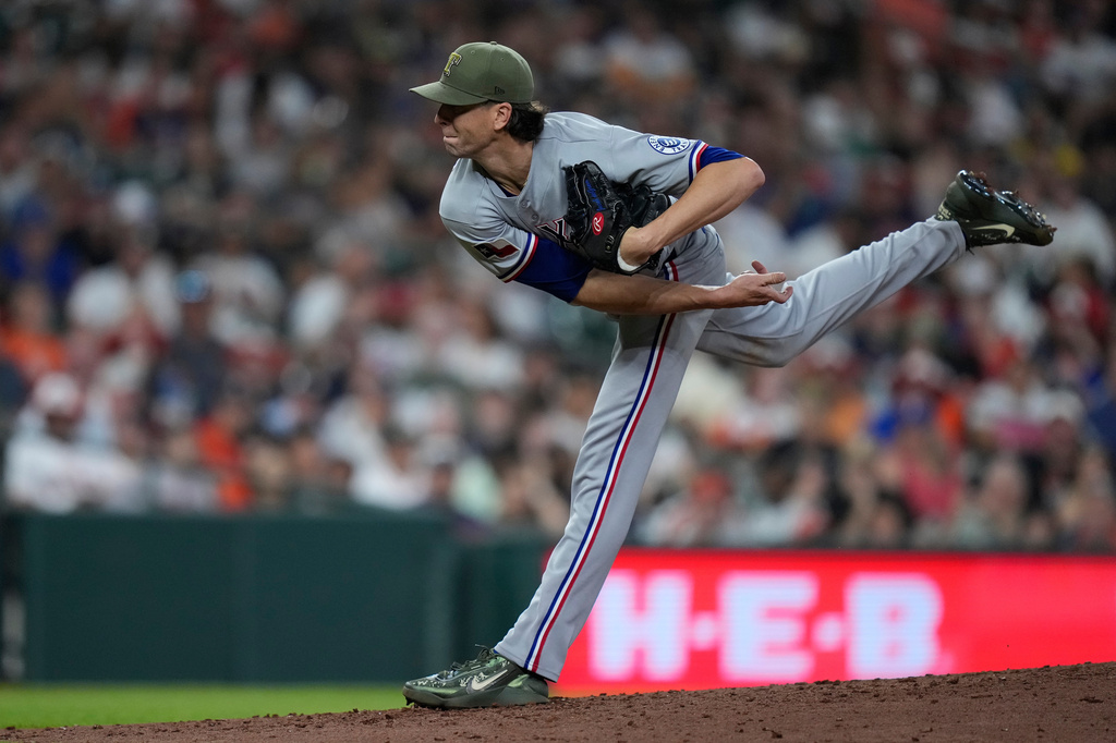 Texas Rangers pitcher Jacob deGrom delivers during the sixth inning of a baseball game against the Houston Astros, Saturday, May 16, 2026, in Houston. (AP Photo/Kevin M. Cox)