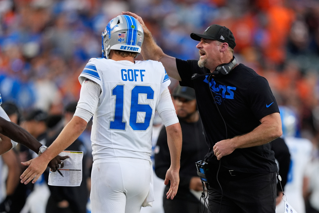 Detroit Lions head coach Dan Campbell congratulates Detroit Lions quarterback Jared Goff (16) after a touchdown against the Cincinnati Bengals during the second half of an NFL football game Sunday, Oct. 5, 2025, in Cincinnati. (AP Photo/Carolyn Kaster)