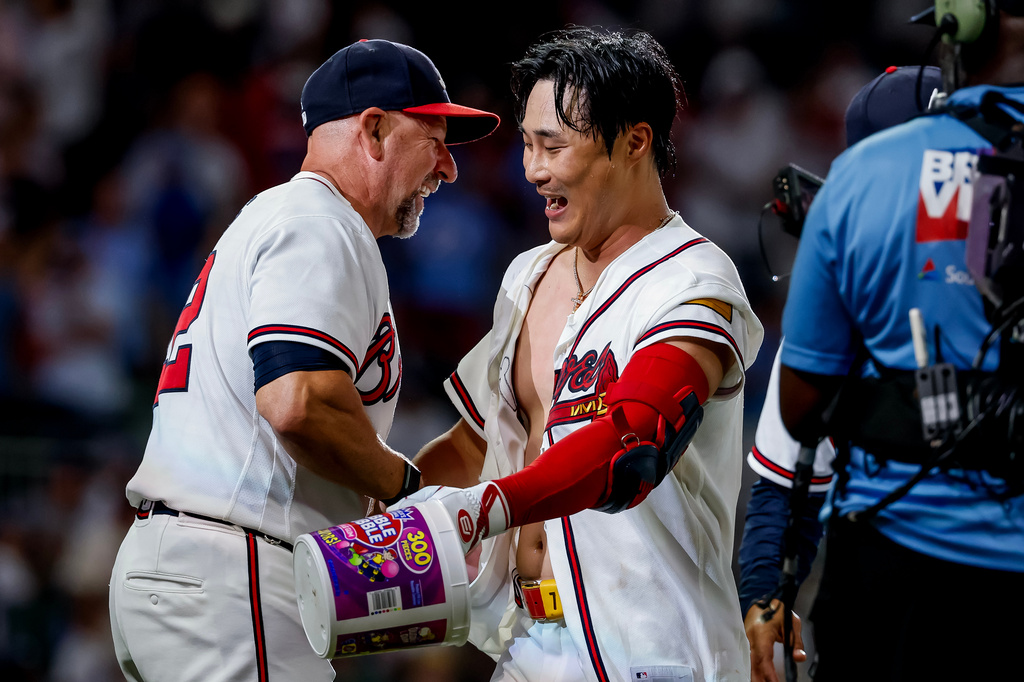 Atlanta Braves pinch-hitter Ha-Seong Kim, right, is congratulated by manager Walt Weiss, left, after Kim hit a game-winning RBI single against the Los Angeles Dodgers during the ninth inning of a baseball game, Wednesday, Aug. 26, 2026, in Atlanta. (AP Photo/Erik S. Lesser)