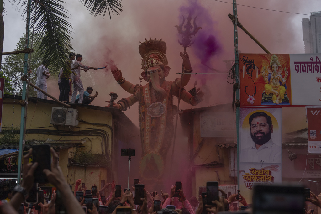 An idol of elephant-headed Hindu god Ganesha is taken for immersion on the final day of the ten-day long Ganesh Chaturthi festival in Mumbai, India, Saturday, Sept. 6, 2025. (AP Photo/Rafiq Maqbool)